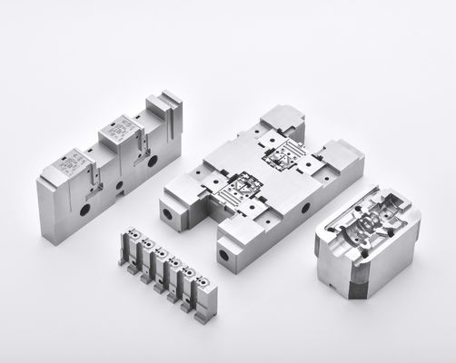 هسته های قالب گداخته ی غیر استاندارد با دقت بالا
